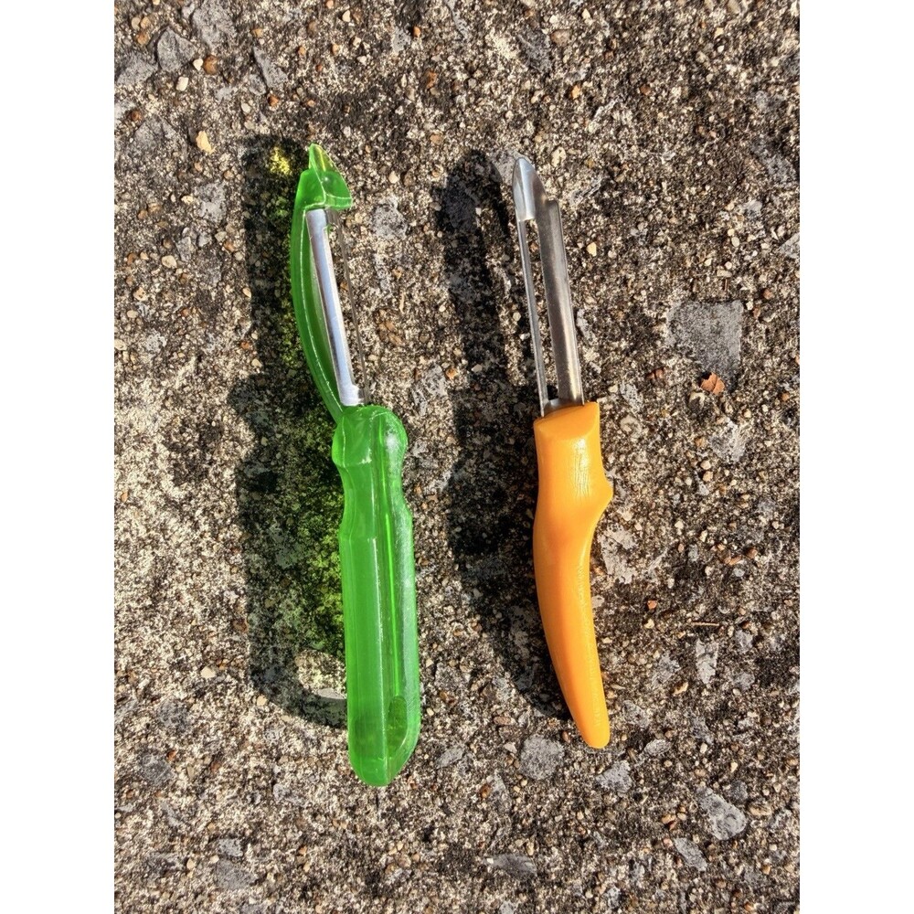 2 Vintage Vegetable Peelers Green Yellow